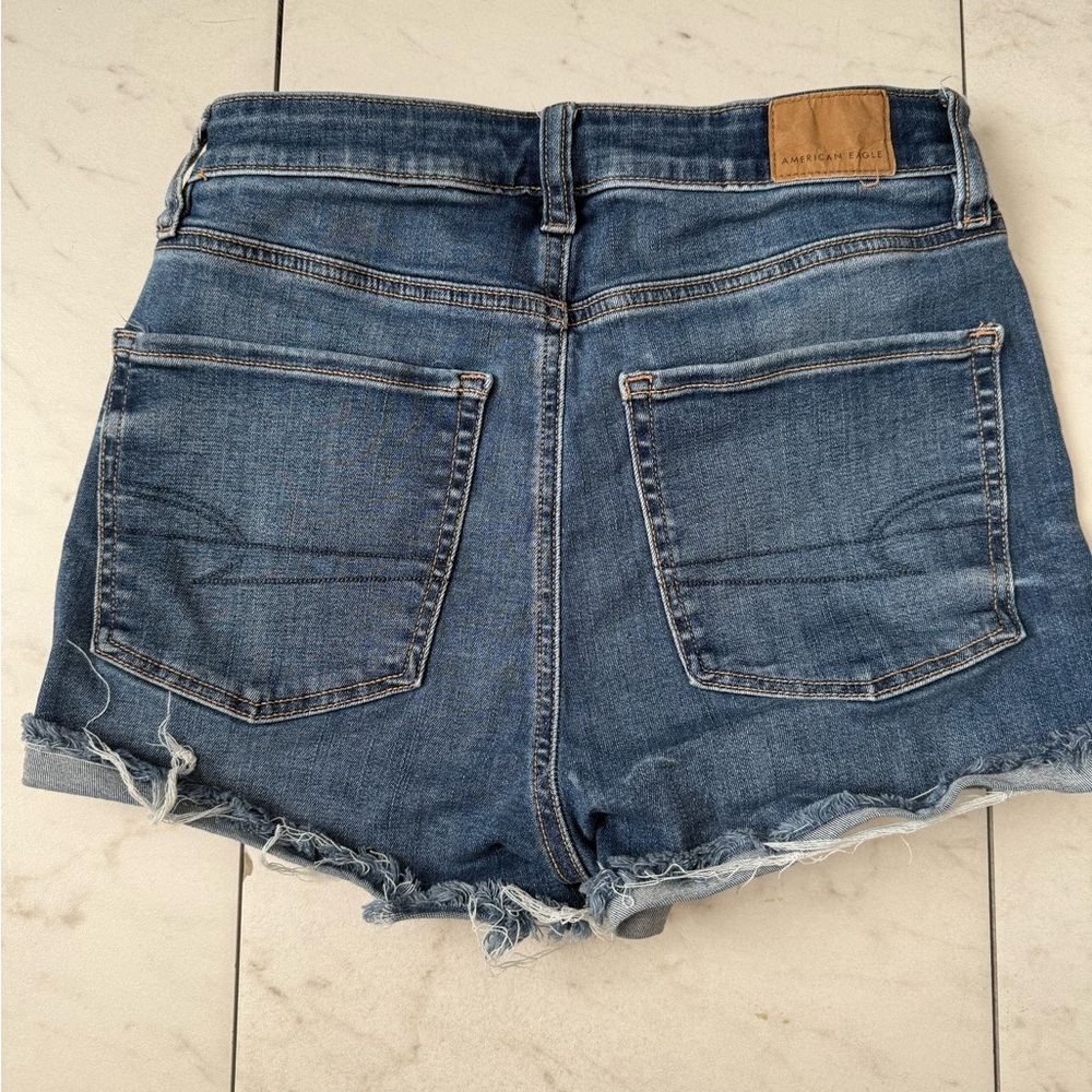 AMERICAN EAGLE Crossover Waist denim shorts -
Size 2 - Picture 2 of 4